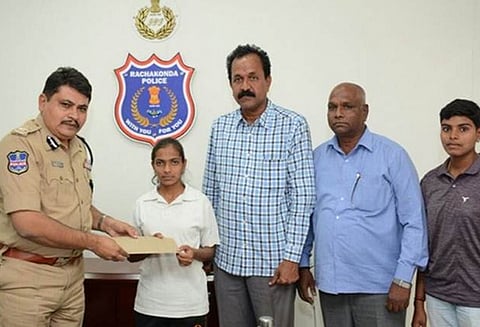 குழந்தை திருமணத்தில் இருந்து மீட்கப்பட்ட 16 வயது சிறுமி கிரிக்கெட்டில் சாதனை