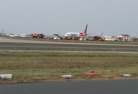 சென்னை விமான நிலையத்தில் ஸ்பைஸ்ஜெட் விமானத்தின் டயர் வெடிப்பு