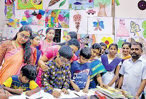 புற சிந்தனை திறன் குறைந்த மாணவர்களின் கண்காட்சி