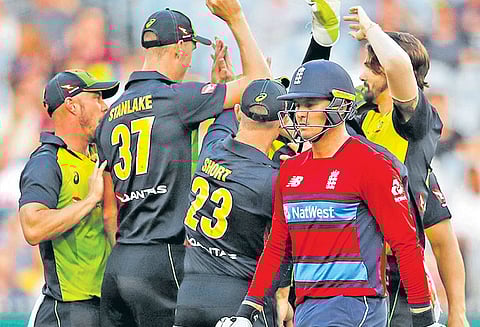 இங்கிலாந்து அணியை வீழ்த்தி இறுதிப்போட்டிக்கு முன்னேறியது ஆஸ்திரேலியா