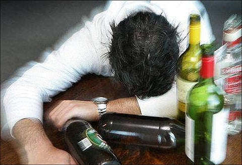 மதுபோதையில் பணிக்கு வந்த தலைமை ஆசிரியர் பணியிடை நீக்கம்