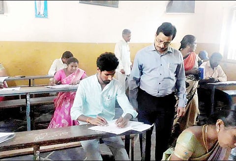 மாவட்டம் முழுவதும் குரூப்-4 தேர்வை 81 ஆயிரத்து 349 பேர் எழுதினார்கள் கலெக்டர் நேரில் ஆய்வு