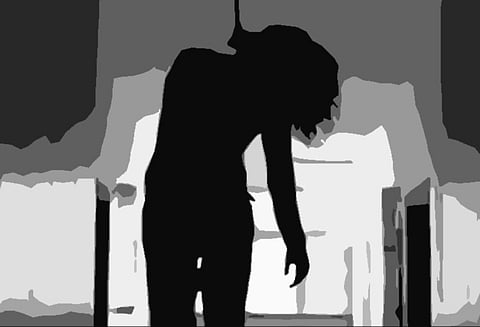 ஐ.என்.எஸ். தபார் போர்க்கப்பலில் மாலுமி தூக்குப் போட்டு சாவு