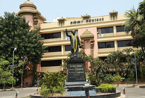 ஜெயலலிதாவின் உருவப்படத்தை அகற்றக் கோரி தி.மு.க. வழக்கு ஐகோர்ட்டில் இன்று விசாரணை