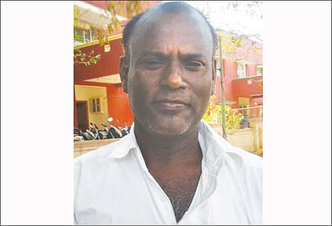 தேங்காய் வியாபாரியை ஏமாற்றி ரூ.5 லட்சம் திருட்டு