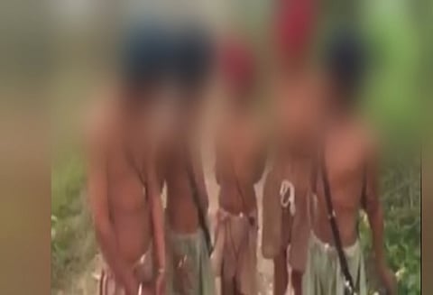 பசியில் முள்ளங்கியை சாப்பிட்ட சிறார்களை ஆடைகளை களைய செய்து தாக்குதல், போலீஸ் வழக்குப்பதிவு