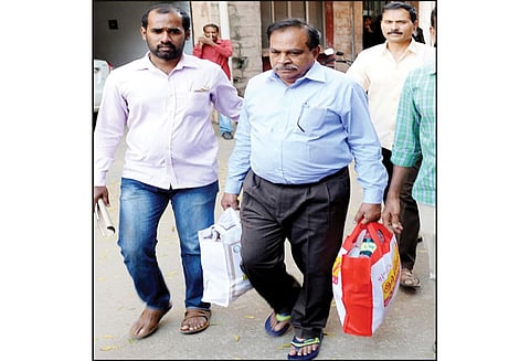 ரூ.30 லட்சம் லஞ்சம்: கட்டாயப்படுத்தி போலீசார் கையெழுத்து நீதிபதியிடம் துணைவேந்தர் கணபதி முறையீடு