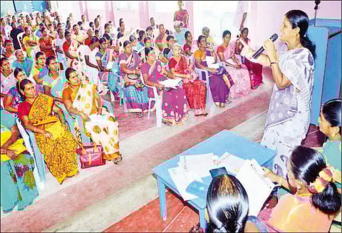 அரசு காலி பணியிடங்களில் சத்துணவு ஊழியர்களை நியமிக்க கோரிக்கை