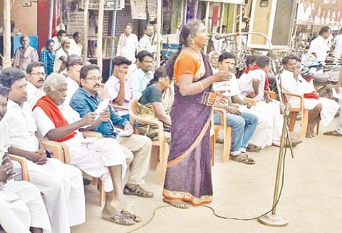 பேராவூரணியில் மதுக்கடையை மூடக்கோரி ஆர்ப்பாட்டம்