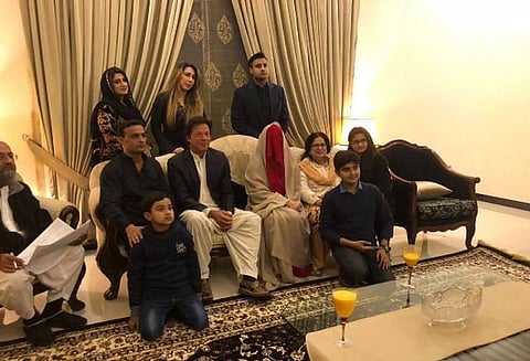 3வது திருமணம் செய்து கொண்ட முன்னாள் கிரிக்கெட் வீரர் மற்றும் அரசியல்வாதியான இம்ரான் கான்