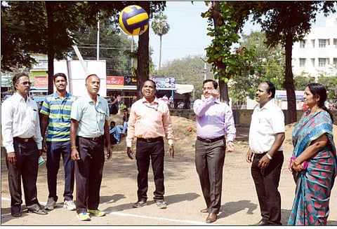 தினமும் விளையாடினால் உடல், மனம் ஆரோக்கியம் அடையும் கலெக்டர் ராமன் பேச்சு