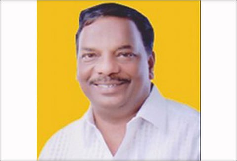 பொய்யான தகவல்களை கூறி கவர்னர் அரசியல் செய்கிறார்