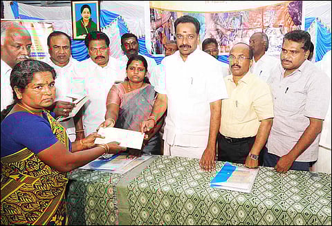 நெசவாளர்களுக்கு தேவையான வசதிகள் செய்து தரப்படும்