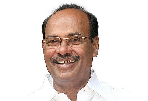 தனியார் இடங்களில் விளம்பர பலகைகள் அமைக்க அரசு உரிமம் வழங்க வேண்டும்