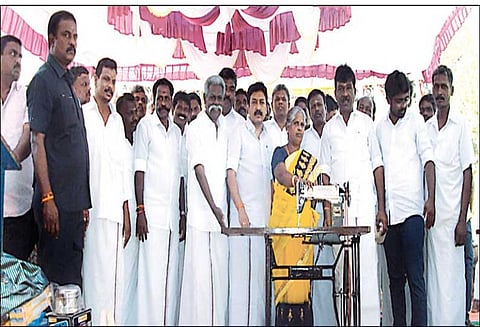 ஜெயலலிதா பிறந்தநாளையொட்டி 3,070 பேருக்கு நலத்திட்ட உதவிகள்