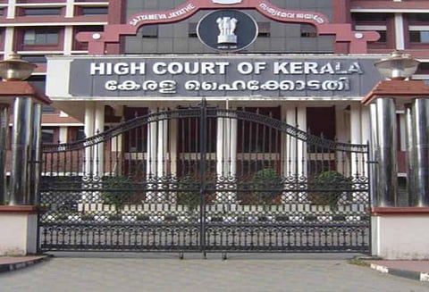 பாவ மன்னிப்பு கேட்ட பெண்ணை மிரட்டி பாலியல் பலாத்காரம் பாதிரியார்களை கைது செய்ய ஐகோர்ட் அனுமதி