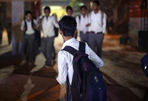 இங்கிலாந்தில் இந்து மத பள்ளி கூடம் மூடல் அறிவிப்பு; தடுக்கும் வகையில் 3,500 பேரிடம் கையெழுத்து பிரசாரம்