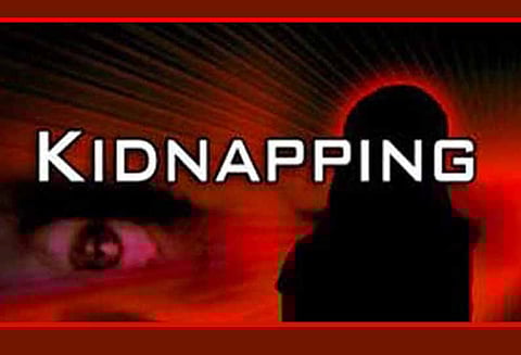 கே.வி.குப்பம் அருகே ரூ.3½ லட்சம் கேட்டு வாலிபர் கடத்தல்