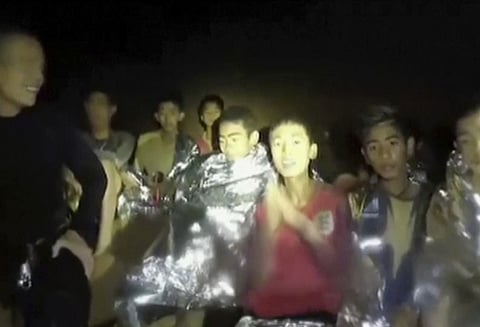 தாய்லாந்து: குகைக்குள் சிக்கிய சிறுவர்கள் பெற்றோர்களுடன் பேசுவதற்காக இணையதள வசதி