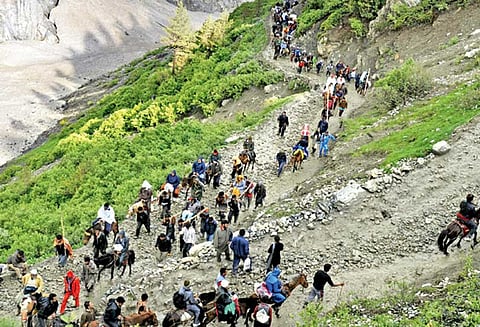 அமர்நாத் யாத்திரை சென்ற யாத்ரீகர்கள் 2 பேர் சாலை விபத்தில் பலி