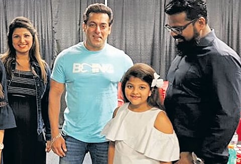 கணவர்–மகளுடன் சல்மான்கானை சந்தித்த நடிகை ரம்பா