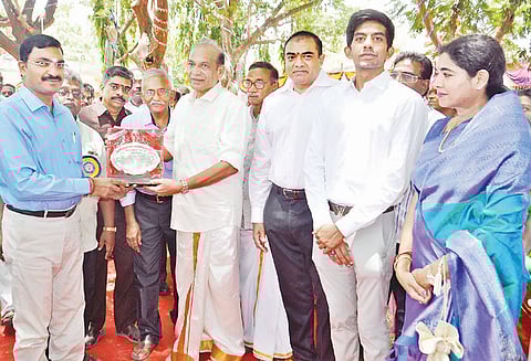 தவசுமுத்து நாடார் மேல்நிலைப்பள்ளியில் ரூ.30 லட்சத்தில் சுகாதார வளாகம்