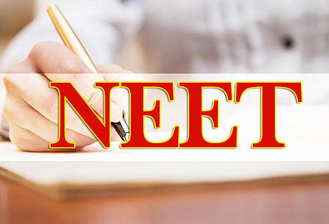 தமிழில் பரீட்சை எழுதிய 24 ஆயிரம் மாணவர்களுக்கு தலா 196 கருணை மதிப்பெண் வழங்க வேண்டும்