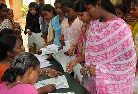 நாளை முதல் பிளஸ்-2 தேர்ச்சி பெற்றவர்கள் பள்ளிகளில் வேலை வாய்ப்பை பதிவு செய்யலாம்