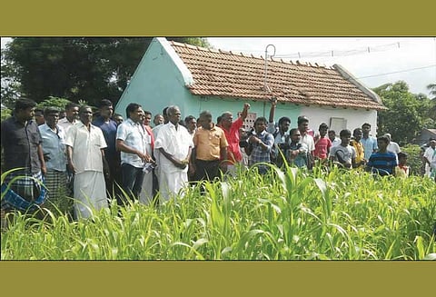 8 வழி சாலை திட்டத்தை அரசு கைவிடும் வரை விவசாயிகளுடன் இணைந்து போராடுவோம் இந்திய கம்யூனிஸ்டு மூத்த தலைவர் நல்லகண்ணு பேட்டி