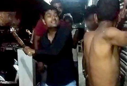 டீசல் திருட்டு; 3 ஊழியர்களை நிர்வாணப்படுத்தி அடித்து உதைத்த லாரி உரிமையாளர் மீது போலீசார் வழக்கு பதிவு