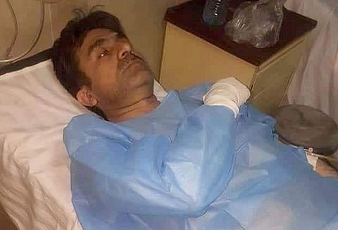 பாகிஸ்தானில் தீவிரவாதிகள் தாக்குதலில் அவாமி தேசிய கட்சியின் மூத்த தலைவர் உயிர் தப்பினார்