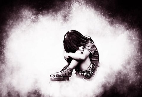 ஆபாச படத்தால் விபரீதம்: 8 வயது சிறுமிக்கு, 5 சிறுவர்களால் நேர்ந்த கொடூரம்