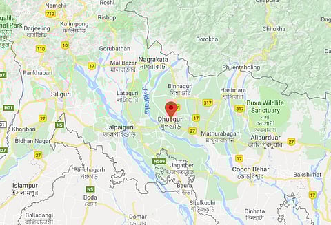 குழந்தைகளுக்கு மிட்டாய் கொடுத்த மனநலம் பாதிப்படைந்த பெண்ணுக்கு அடி உதை