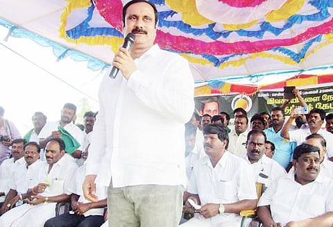 எங்கள் முதுகெலும்பை உடைத்து 8 வழி பசுமை சாலை திட்டத்தை செயல்படுத்த வேண்டுமா? விவசாயிகள் கதறல்