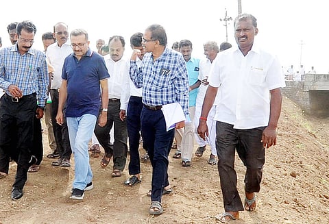 திருமாநிலையூர் வாய்க்கால் தூர்வாரும் பணி கண்காணிப்பு அதிகாரி பார்வையிட்டார்