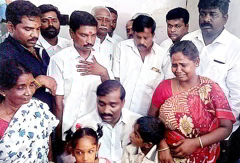 8 வழிச்சாலை எதிர்ப்பு: சென்னை கோட்டை முன்பு முற்றுகை போராட்டம்