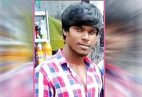 அரிவாளால் வெட்டப்பட்ட டெய்லர் சிகிச்சை பலனின்றி சாவு