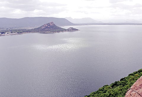 102 அடியை தாண்டியது மேட்டூர் அணை நீர்மட்டம் - விவசாயிகள் மகிழ்ச்சி