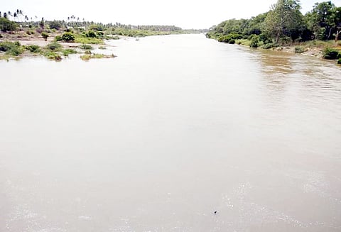 அமராவதி அணையிலிருந்து திறக்கப்பட்ட உபரிநீர் கரூர் மாவட்ட எல்லையை வந்தடைந்தது