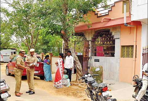 தனியார் நிறுவன ஊழியர் வீட்டில் 25 பவுன் நகை, ½ கிலோ வெள்ளி திருட்டு