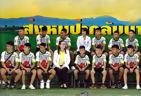 குகையின் மேற்பகுதியை ஒருவர் மாற்றி ஒருவர் தோண்டினோம் தாய்லாந்து சிறுவர்களுடன் பயிற்சியாளர் பேட்டி