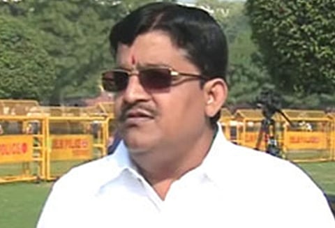 நம்பிக்கை இல்லா தீர்மானத்திற்கு தி.மு.க தார்மீக ஆதரவு அ.தி.மு.க எம்.பி கிண்டல்