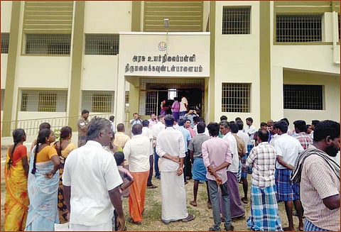 சாதிக்கொடுமையால் இடமாற்றம் செய்யப்பட்ட பெண் சமையலர் மீண்டும் பள்ளியில் பணியாற்ற உத்தரவு