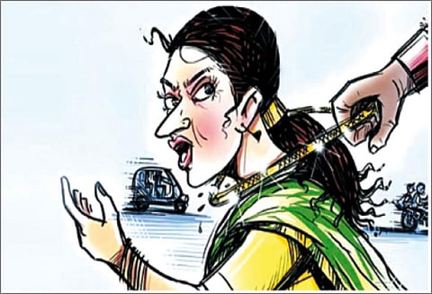 கோயம்பேட்டில் மொபட்டில் மாமியாருடன் சென்ற பெண்ணிடம் நகை பறிப்பு