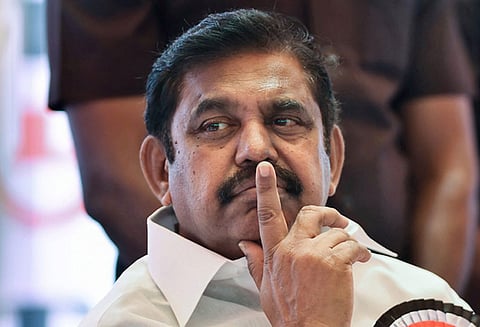 சென்னை மின்சார ரயிலில் இருந்து கீழே விழுந்த விபத்தில் பலியான 4 பேரின் குடும்பத்தினருக்கு நிதி உதவி