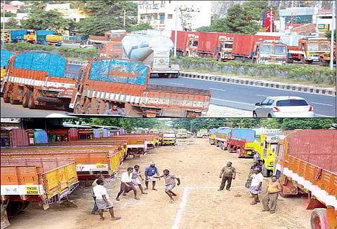 5-வது நாளாக லாரிகள் வேலைநிறுத்தம்: மாவட்டத்தில் டீசல் விற்பனை 60 சதவீதம் குறைந்தது