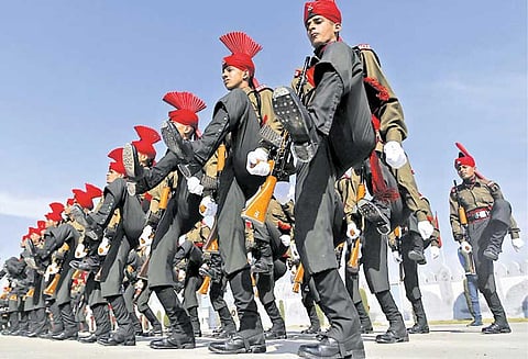 துணை ராணுவ படைகளில் 55 ஆயிரம் பணியிடங்கள்