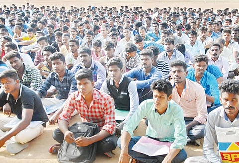 தஞ்சையில் ஊர்க்காவல்படைக்கு ஆட்கள் தேர்வு 900 பேர் பங்கேற்பு