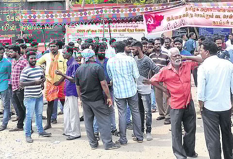 ஒப்பந்த தொழிலாளர்கள் வேலை நிறுத்த போராட்டம்