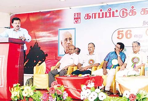 ஆயுள் காப்பீட்டு கழகத்தை தனியார் மயமாக்கும் முயற்சியை கைவிட வேண்டும்